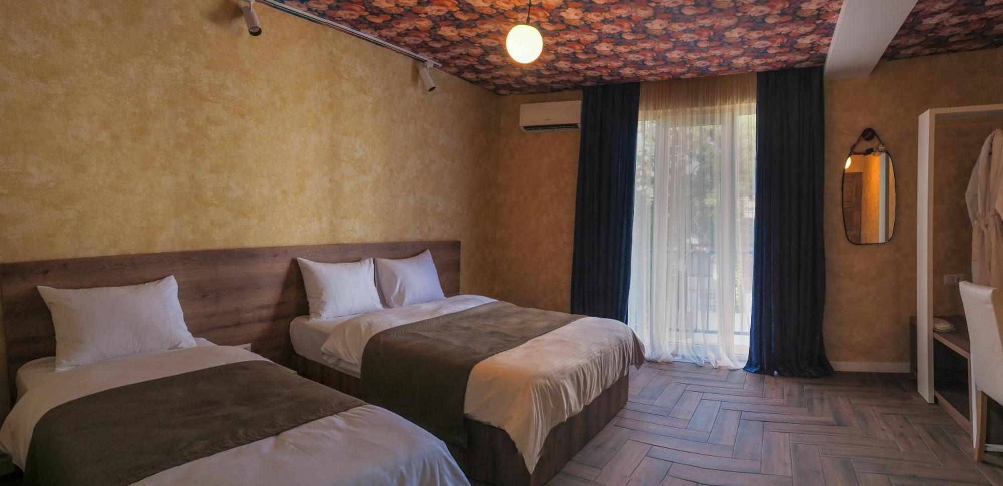 Hotel Hills In Old Тбилиси Экстерьер фото