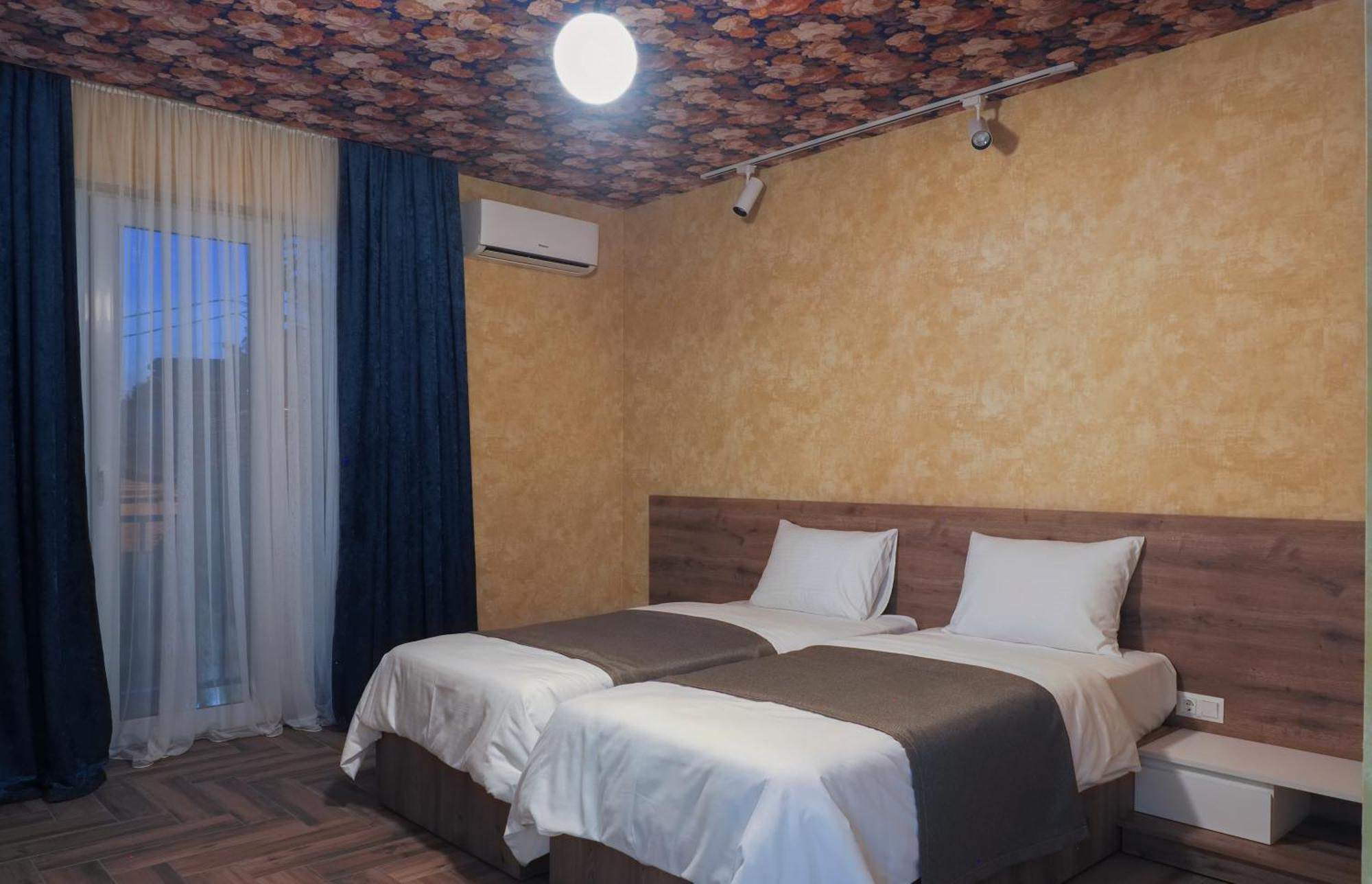 Hotel Hills In Old Тбилиси Экстерьер фото