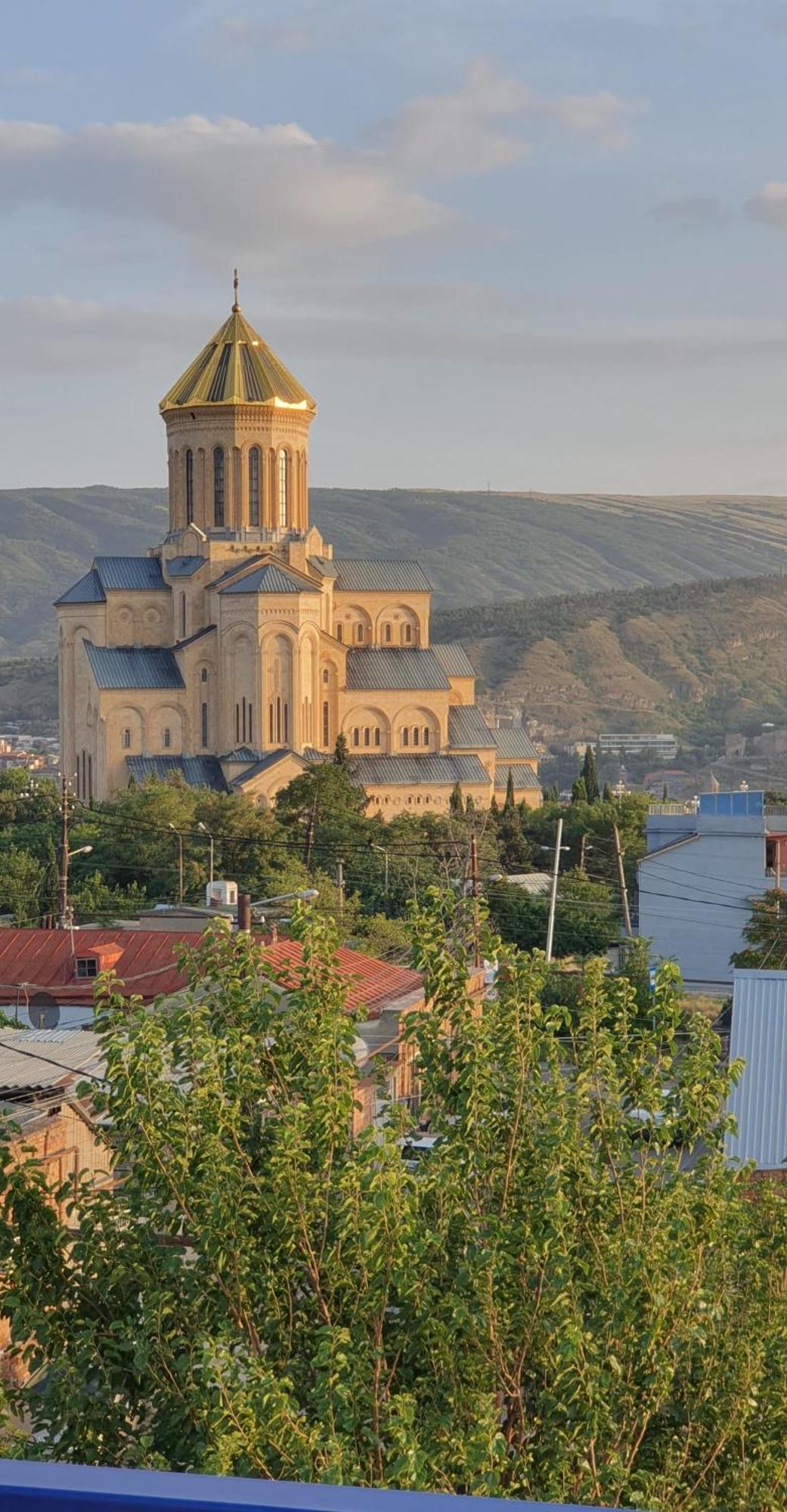 Hotel Hills In Old Тбилиси Экстерьер фото